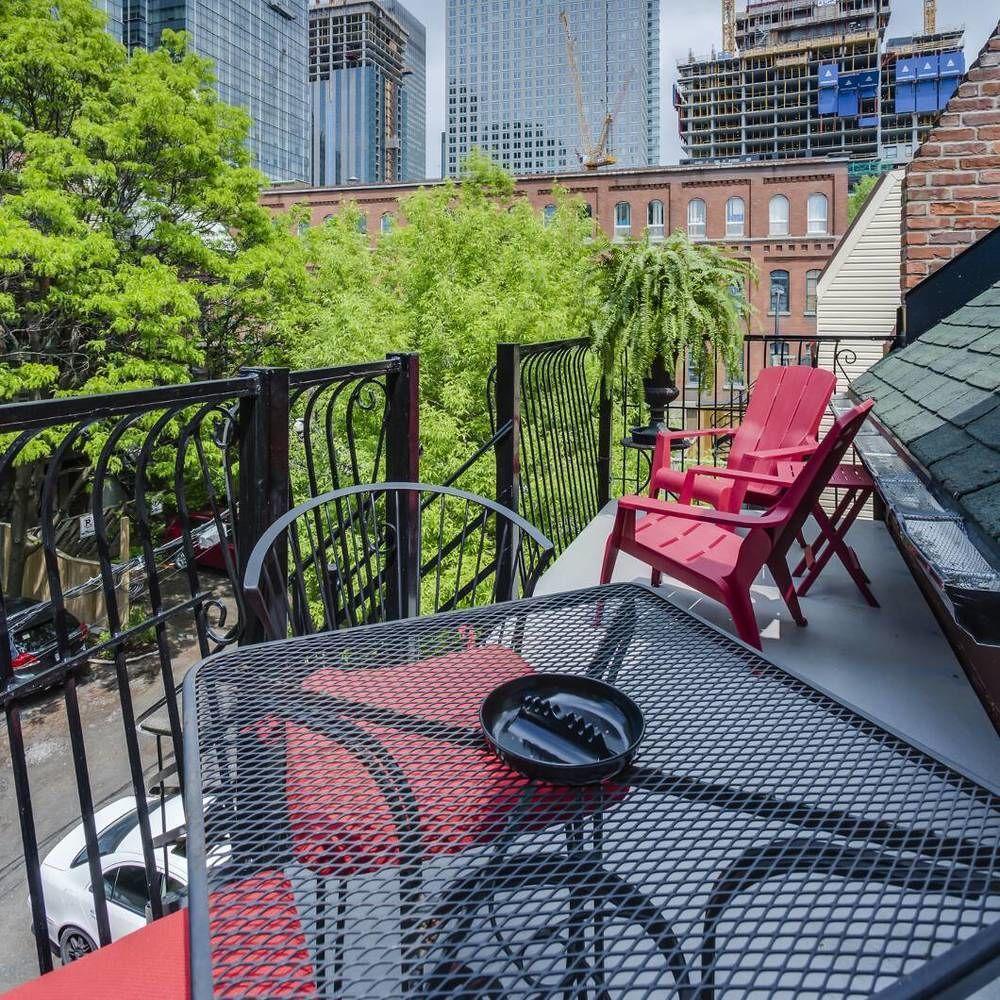 Auberge Les Bons Matins Hotel Montreal Exterior photo